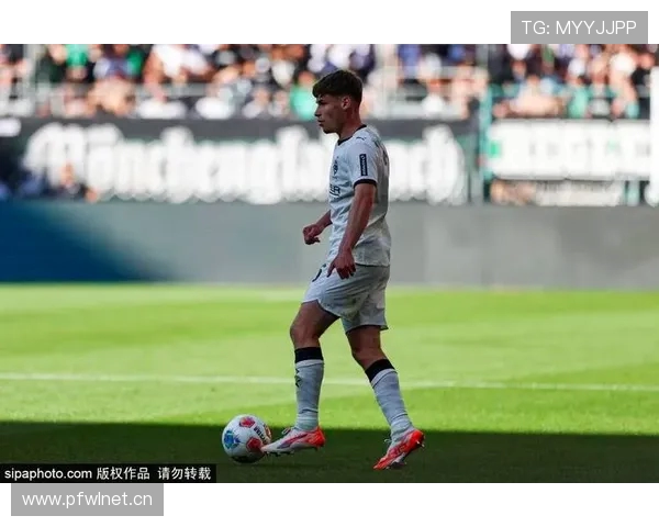 英媒:法比奥维埃拉在西汉姆引援名单中但非首选中场目标 英媒:法比奥维埃拉在西汉姆引援名单中但非首选中场目标