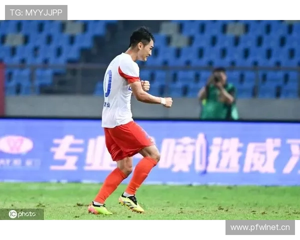 青岛海牛三十岁老将肖鲲禁区低射建功喜迎个人中超首粒进球