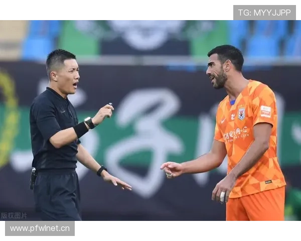 黄蒋大亚展现全能实力 战淮安传射建功无所不能 黄蒋大亚展现全能实力 战淮安传射建功无所不能