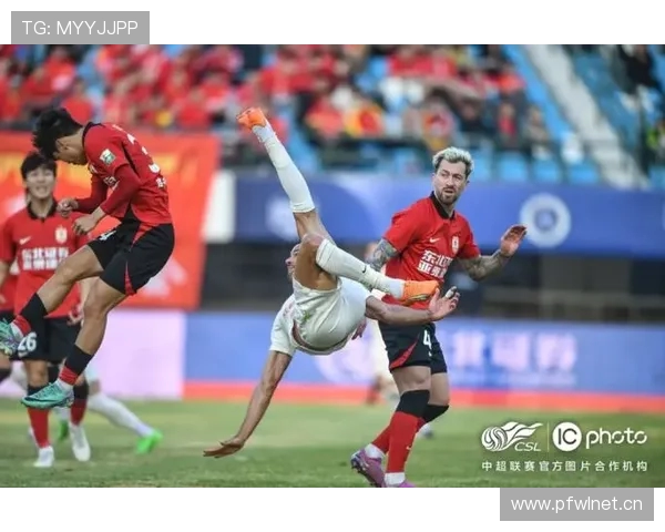 首尔外援后卫亚赞谈防守费利佩：团队协作才是关键